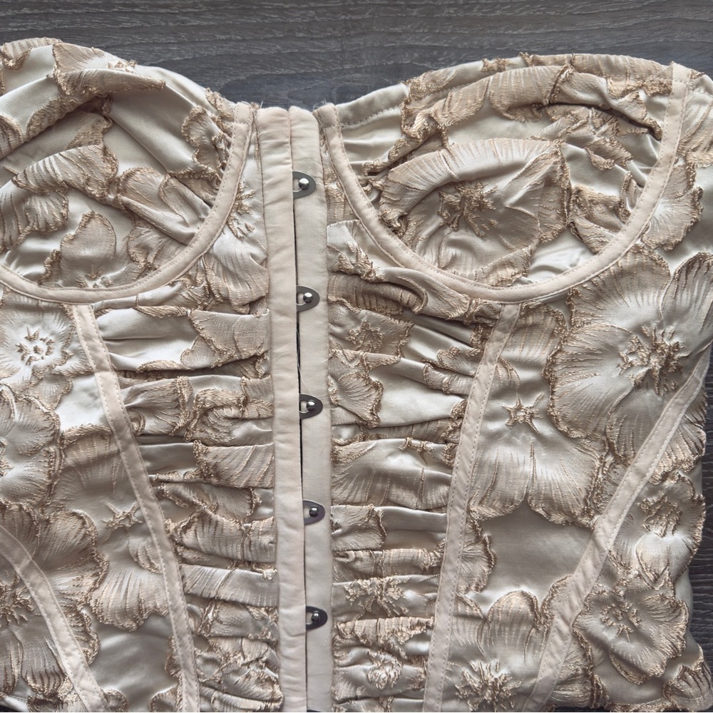 PrettyLittleThing Champagne Jaquared Bandeau Ruched Detail Hook & Eye Corset NWT - Picture 2 of 6